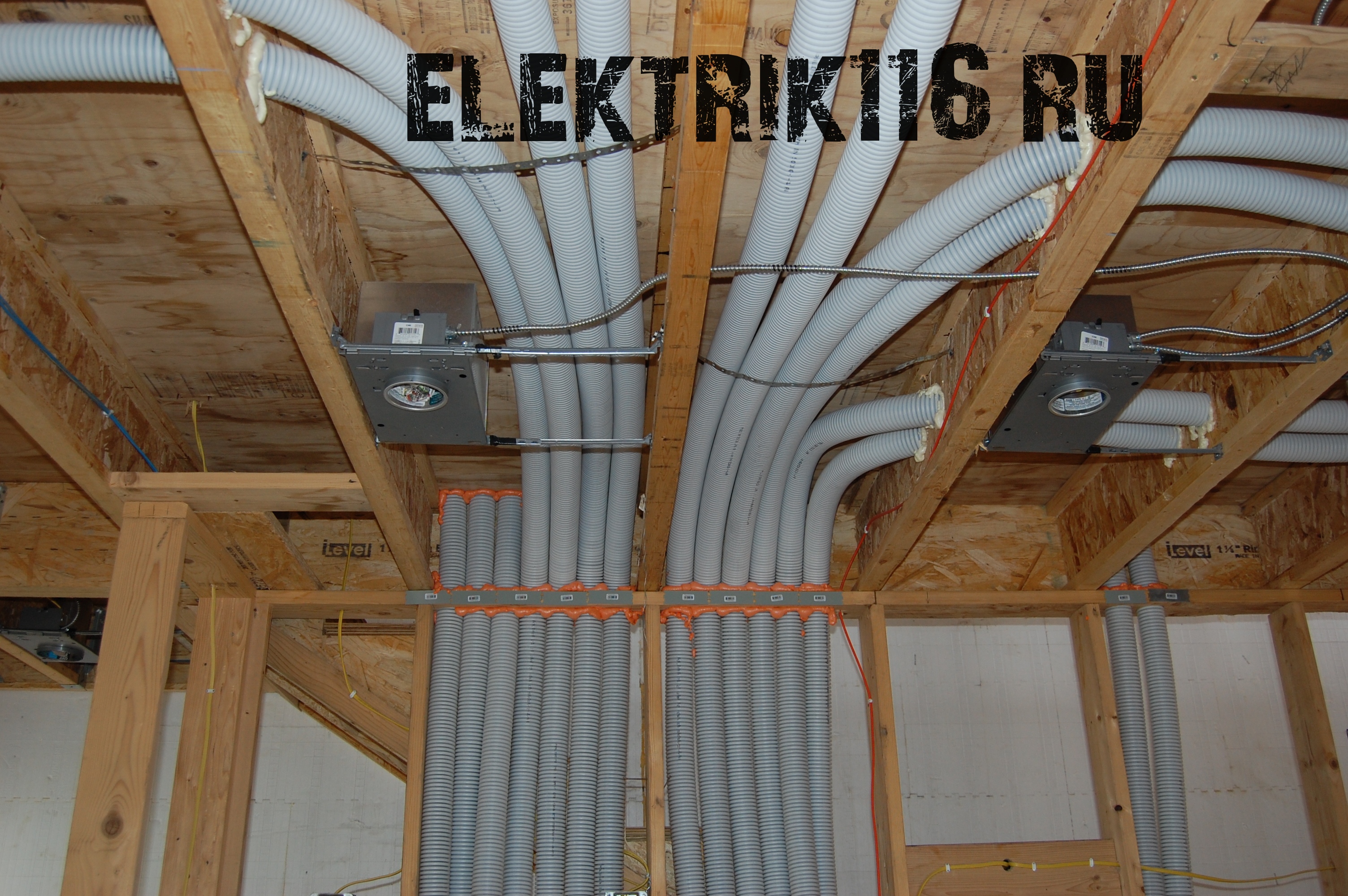 Особенности, запреты и правила монтажа электрической проводки в деревянных домах. Проведение испытательных работ.